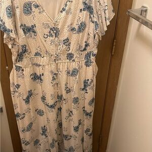 Torrid Size three maxi short sleeve EUC cream and white maxi dress.